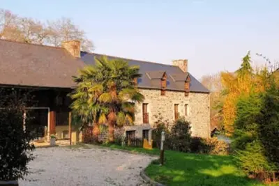 Image de maison de charme avec piscine chauffée a proximité Dinan /Dinard /St Malo