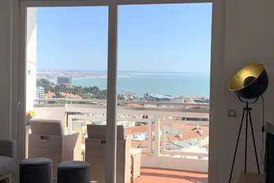 Image de Apt avec balcon, vue panoramique sur l'océan et Cascais