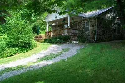 Image de Charmante petite maison en pierre!