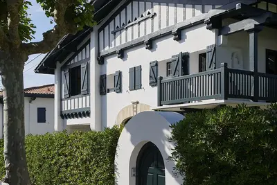 Image de Maison familiale d'architecte, située à 200 mètres des plages et centre-ville
