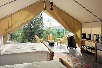 Image de Glamping Tent # 8 Ă East Zion Resort (Deux grands lits)