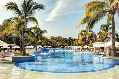 Image de Suite présidentielle Pueblo Bonito Emerald Bay Spring Break - Soirée bonus gratuite!