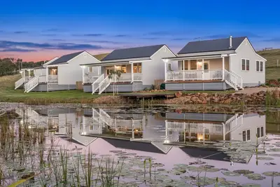 Image de Magnifique chalet neuf de 2 chambres Ă 10 minutes de Byron Bay.