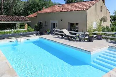 Image de Maison de vacances privée avec Wifi, piscine privée, Tv, terrasse, animaux admis, parking
