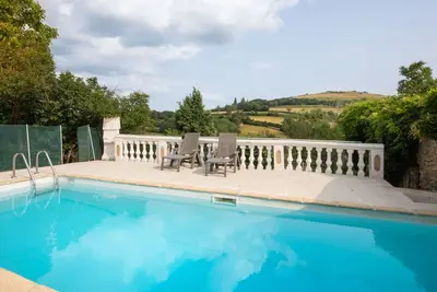 Image de Belle maison de vacances privée avec piscine privée, Wifi, Tv, patio, vue panoramique et parking