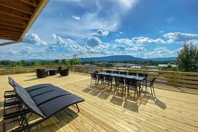 Image de Savourez l'ambiance intime dans un nid réfrigéré à quelques minutes du centre-ville de Chattanooga