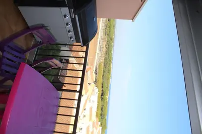Image de appartement avec vue port et mer