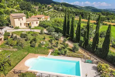 Image de Maison avec piscine privée et climatisation. Endroite calme avec vue panoramique