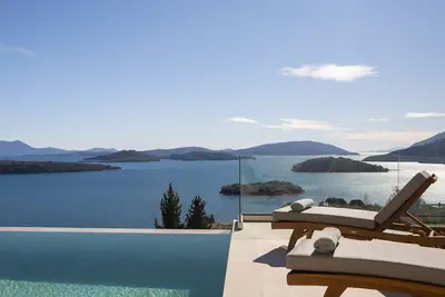 Élégante villa en pierre, à distance de marche de la plage de Pasa et du centre de Nydri