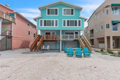 Image de Front de mer à couper le souffle Townhome avec piscine, barbecue et beaucoup de superbes équipements!