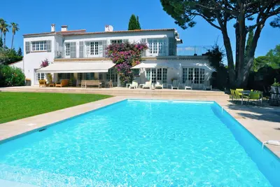 Image de Grande villa proche plage, restaurants et commerces: 15 couchages avec grande piscine