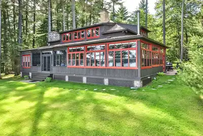 Image de 4 Chambre, 4 salles de bain Rénové historique maison située sur le lac Minocqua