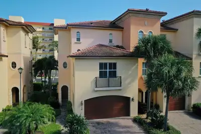 Image de Maison De Ville Oceanside Sur L'ÎLE Hutchinson. Gated, Piscine, Spa, Gym, ACCÈS À La Plage