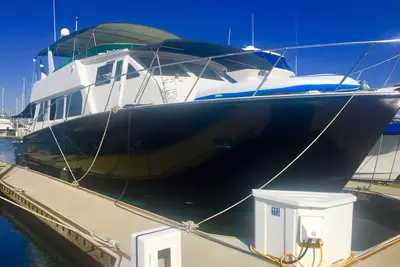 Image de Le West Star Yacht Staycation sur l'eau