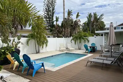 Image de Récemment rénové, près de la plage et des restaurants avec piscine privée chauffée!