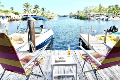 Image de Petite maison sur l'eau avec quai
