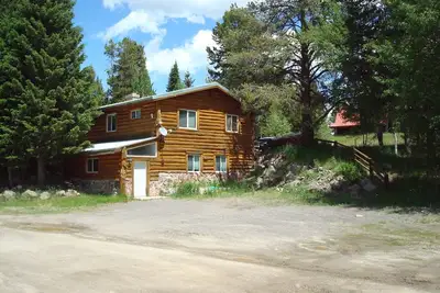 Image de A 13 kilomètres de Yellowstone! | 18 personnes | Parking pour jouets | Grill & Firelplace