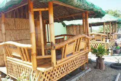 Mini Resort flambant neuf dans un cadre calme et verdoyant. environnement de plage! Bahay Kubo's