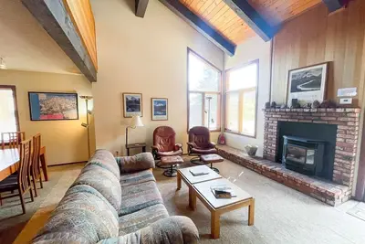 Image de 1 chambre et loft, deux salles de bain complètes, 6 couchages, deux niveaux pour profiter de vos vacances à Mammoth Lakes