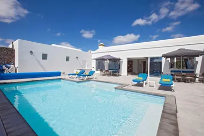 Image de Wonderful Los Mojones Villa | Casa Penyas Blancas | Modern 6 bedroom Villa | Central Location | Lanzarote