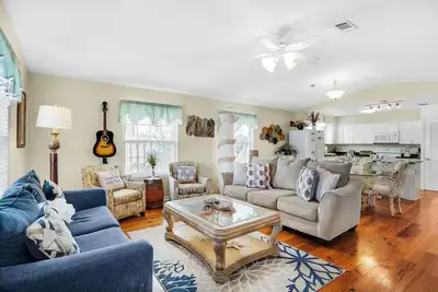 Image de 3br outSouthern Comfort☀ Book 4 Summer! 500 mètres à Frangista Beach-Outdoor Shower