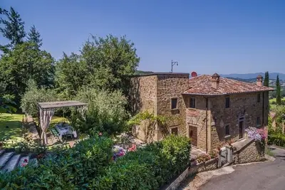 Image de Villa toscane italienne avec piscine privée, jacuzzi, à pied de la ville et vue