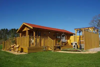 Image de Balmoral Studio Lodge 2 cabane en rondins avec vue sur le lac et bain à remous privé
