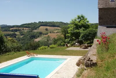 Image de Farmhouse with pool and outstanding views near River Lot from ÂŁ600 pw