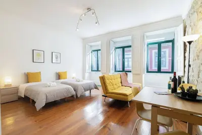 Image de Beau studio rustique avec Netflix | Marcher partout
