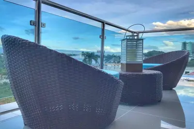 Image de Appartement moderne de 3 chambres avec Wifi et climatisation situé à quelques minutes de l'aéroport