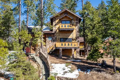 Image de Tree Haven est une maison de montagne unique avec beaucoup d'espace pour toute la famille