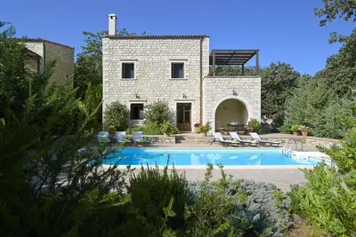 Image de Villa Alkioni, Villa en pierre luxueuse et traditionnelle à Réthymnon avec piscine privée