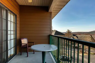 Unités confortables au Falls Village Resort à Branson!