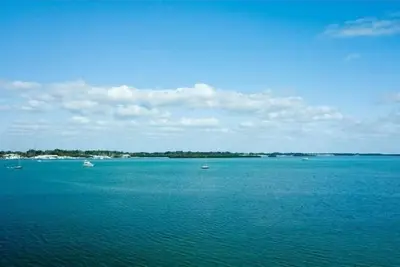 Image de Immaculée 2/2 vues directes sur la baie avec quai - récemment rénové