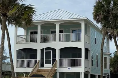 Image de Maison Gulf Front récemment rénovée avec piscine privée