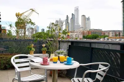 Appartement exclusif de 120 m2 avec vue sur la rivière et parking gratuit