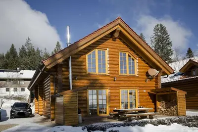 Image de Maison de vacances de luxe cabane en rondins n ° 2 avec sauna, chauffage au sol au rez-de-chaussée, cheminée