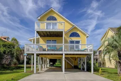 Image de \"Always Sunny\" Magnifiquement rénové Maison, Promenade rapide à la plage