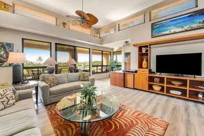 Image de Maison ouverte avec de hauts plafonds, A / C central, vue sur le golf, W / D, WiFi, piscine partagée