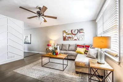 Image de Nouvelle Liste Superbe maison entière entièrement rénovée!