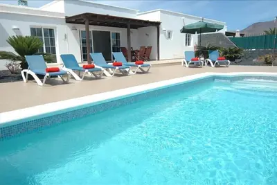 Image de Villa De Fuera - Une grande villa - Emplacement paisible - Un court trajet en voiture de la plage