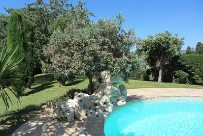 Image de Belle maison indépendante rénovée avec piscine et grand jardin clos