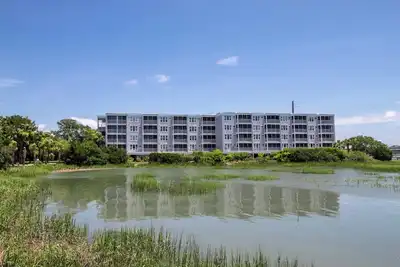 Image de Palm Cove ~ À quelques pas de la rue Centre avec vue sur la rivière et piscine