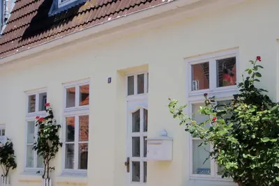 Image de Domicile sur le canal Ă Friedrichstadt n. Mer du Nord, pour 2-4 personnes
