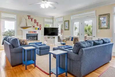 Image de Maison chic et moderne avec vue sur l'océan et piscine! !