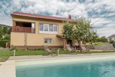 Image de Vacation home Omega, with large pool and lake view