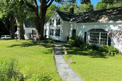Image de Historic Period Home in the Charming Town of Manchester Center