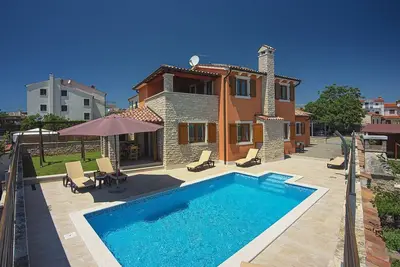 Image de 800 mètres de la plage avec vue sur la mer et piscine privée