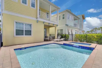 Image de Invitant, Margaritaville Cottage! Plage de sable naturel avec Tiki Bar sur place! Près de Disney!