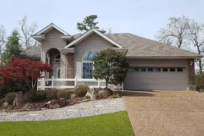 Image de Wifi, Tvhd. Une belle maison de luxe de 3 chambres, 2 salles de bain, 1 niveau avec garage sur le parcours de golf Isabella. Jet